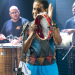 Rádio Mania Ao Vivo - Fundo de Quintal
